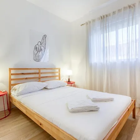 Seafront Apartment-hosted By Sweetstay Pietà