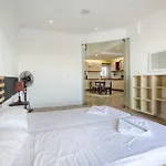 Seafront Apartment-hosted By Sweetstay Apartment