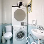 Seafront Apartment-hosted By Sweetstay Apartment Pieta
