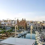 Seafront Apartment-hosted By Sweetstay Apartment *