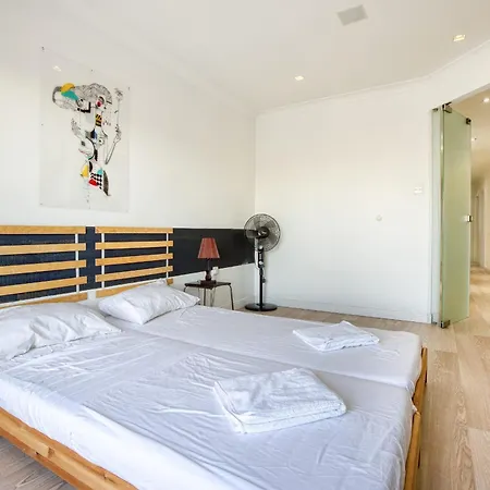 Seafront Apartment-hosted By Sweetstay Pietà