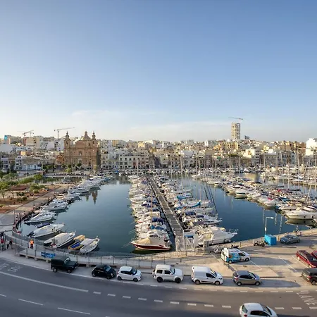 Апартаменты Seafront Apartment-hosted By Sweetstay Pieta