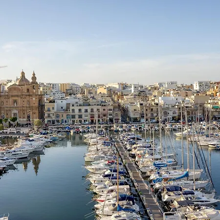 Seafront Apartment-hosted By Sweetstay * Pietà