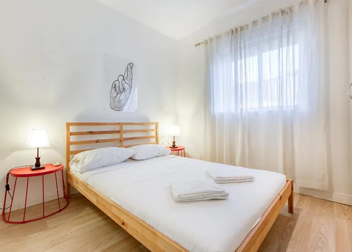 Seafront Apartment-hosted By Sweetstay Pietà