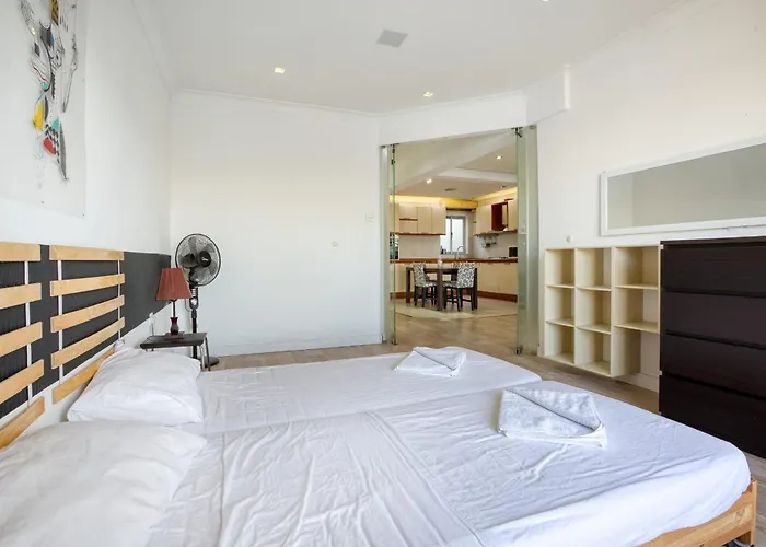 Seafront Apartment-hosted By Sweetstay Apartamento