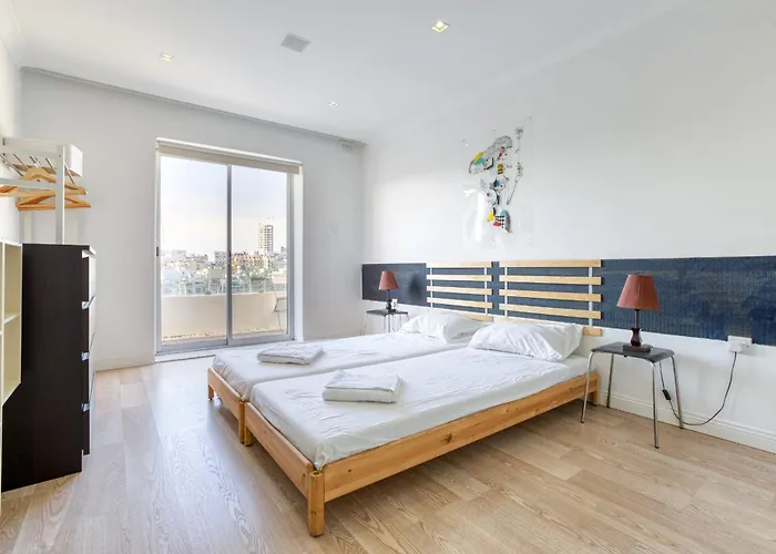 Seafront Apartment-hosted By Sweetstay Apartment *