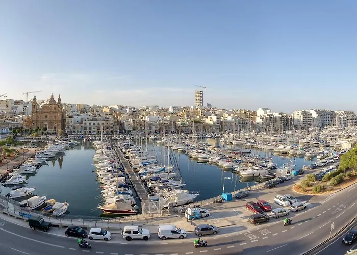 Seafront Apartment-hosted By Sweetstay Pietà