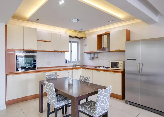 Seafront Apartment-hosted By Sweetstay * Pietà