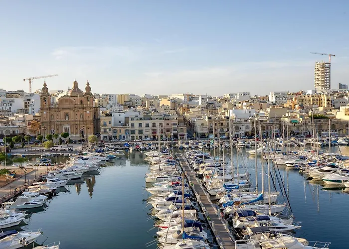 Seafront Apartment-hosted By Sweetstay * Pietà