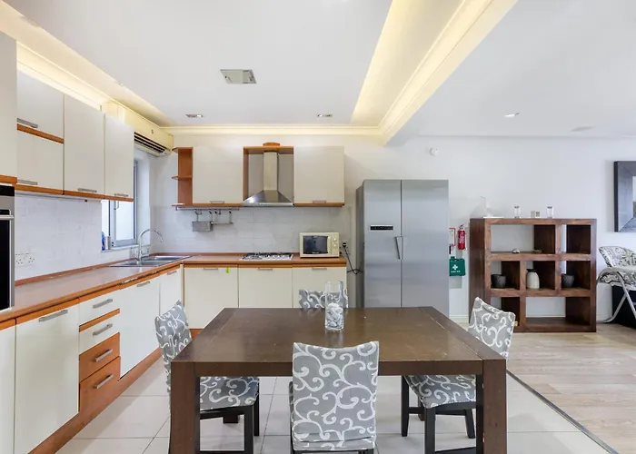 Apartment Seafront Apartment-hosted By Sweetstay Pietà